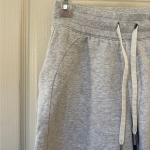 Lululemon Cropped Women’s Joggers